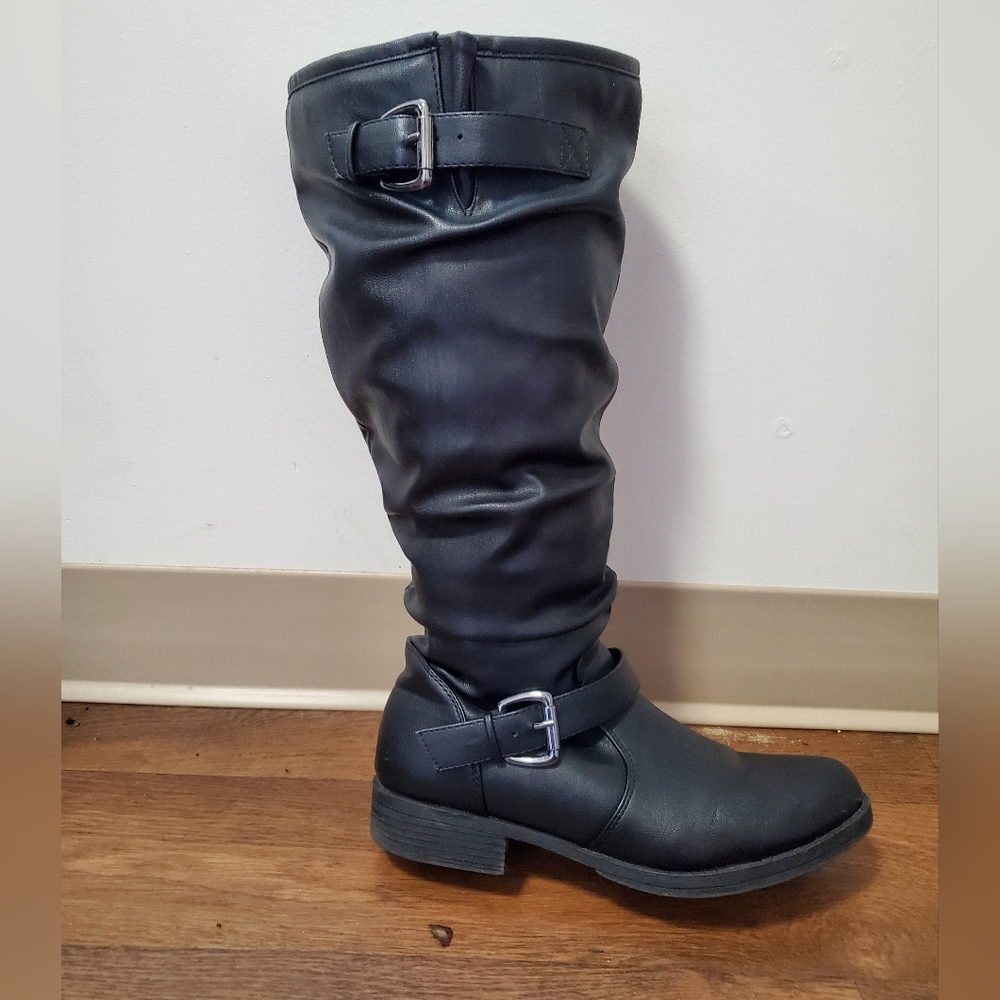 SZ 8 1/2 black faux leather ladies knee boots.
